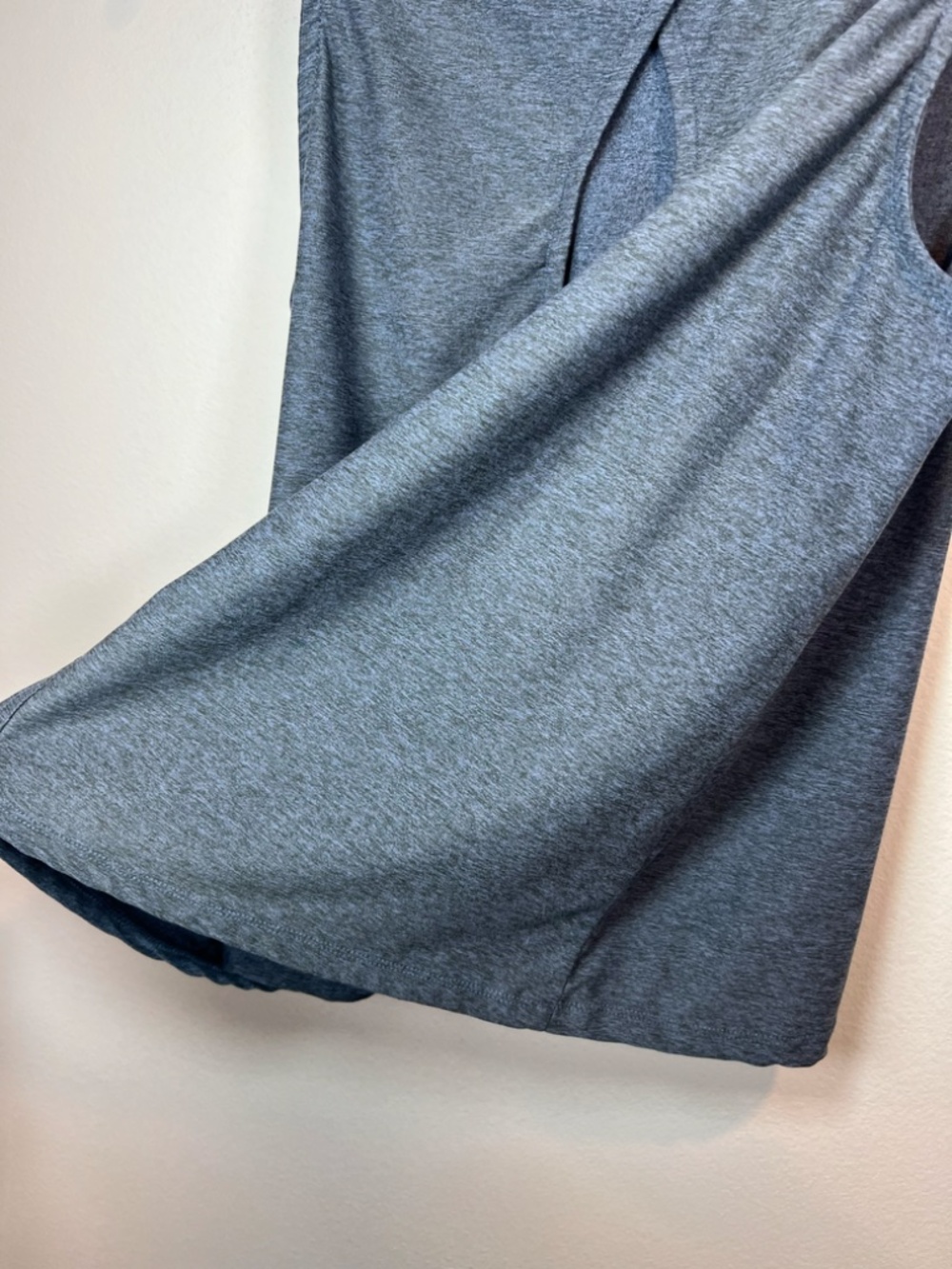 We Wander Sleeveless Keyhole Back Tank Top Shirt Blue Stretch Yoga Sporty Medium - Picture 11 of 12